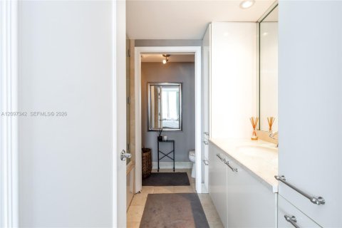 Condo in Miami, Florida, 1 bedroom  № 2394460 - photo 22