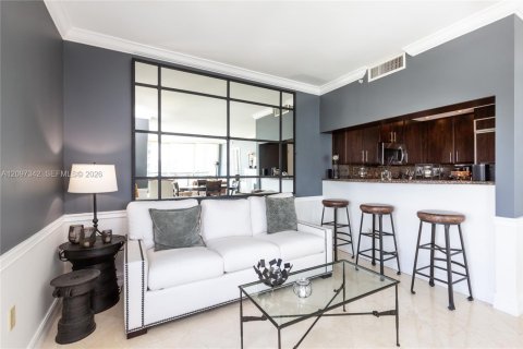 Condo in Miami, Florida, 1 bedroom  № 2394460 - photo 3