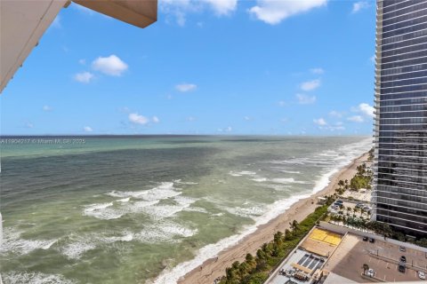 Copropriété à vendre à Hallandale Beach, Floride: 2 chambres, 80.82 m2 № 1955371 - photo 4