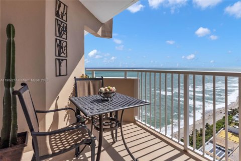 Copropriété à vendre à Hallandale Beach, Floride: 2 chambres, 80.82 m2 № 1955371 - photo 3
