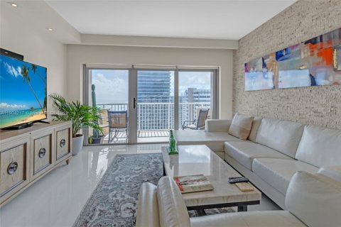 Copropriété à vendre à Hallandale Beach, Floride: 2 chambres, 80.82 m2 № 1955371 - photo 6