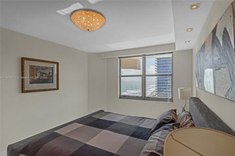 Copropriété à vendre à Hallandale Beach, Floride: 2 chambres, 80.82 m2 № 1955371 - photo 18