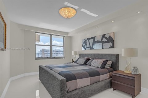 Copropriété à vendre à Hallandale Beach, Floride: 2 chambres, 80.82 m2 № 1955371 - photo 20