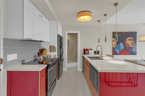 Copropriété à vendre à Hallandale Beach, Floride: 2 chambres, 80.82 m2 № 1955371 - photo 13