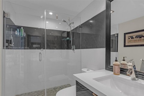 Copropriété à vendre à Hallandale Beach, Floride: 2 chambres, 80.82 m2 № 1955371 - photo 25