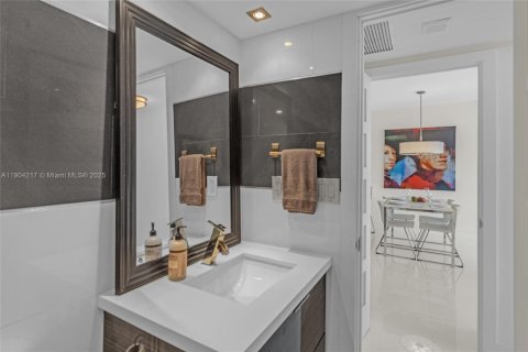 Copropriété à vendre à Hallandale Beach, Floride: 2 chambres, 80.82 m2 № 1955371 - photo 24