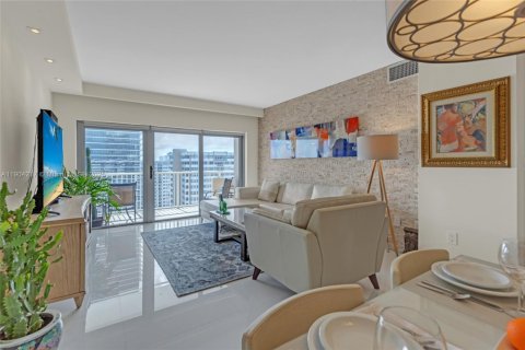 Copropriété à vendre à Hallandale Beach, Floride: 2 chambres, 80.82 m2 № 1955371 - photo 7