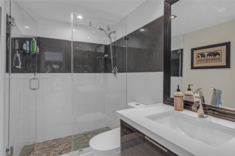 Copropriété à vendre à Hallandale Beach, Floride: 2 chambres, 80.82 m2 № 1955371 - photo 26