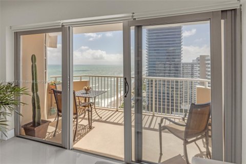 Copropriété à vendre à Hallandale Beach, Floride: 2 chambres, 80.82 m2 № 1955371 - photo 2