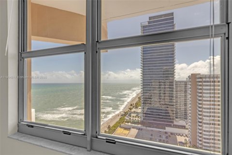 Copropriété à vendre à Hallandale Beach, Floride: 2 chambres, 80.82 m2 № 1955371 - photo 19