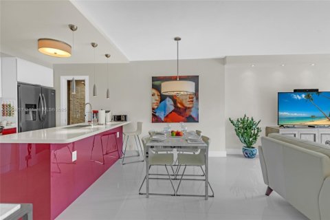 Copropriété à vendre à Hallandale Beach, Floride: 2 chambres, 80.82 m2 № 1955371 - photo 11