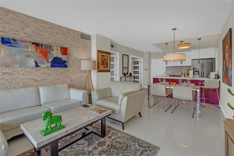 Copropriété à vendre à Hallandale Beach, Floride: 2 chambres, 80.82 m2 № 1955371 - photo 5