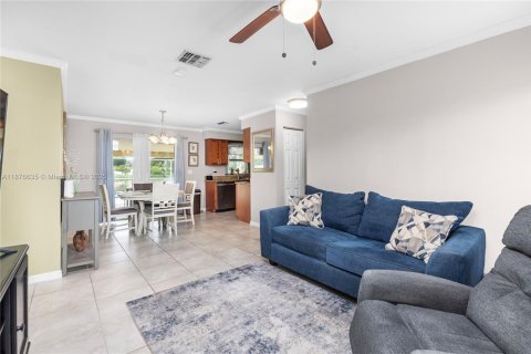 Casa en venta en Fort Myers, Florida, 3 dormitorios, 97.55 m2 № 1924151 - foto 3
