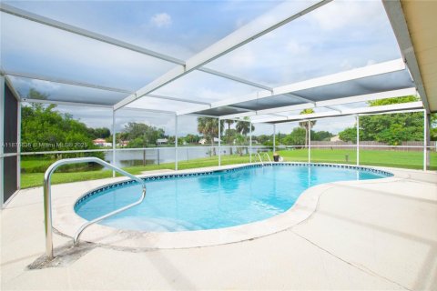 Casa en venta en Fort Myers, Florida, 3 dormitorios, 97.55 m2 № 1924151 - foto 22