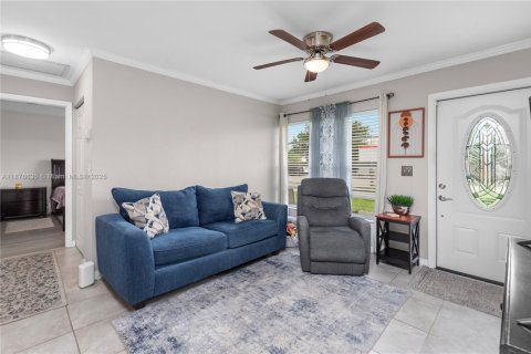 Casa en venta en Fort Myers, Florida, 3 dormitorios, 97.55 m2 № 1924151 - foto 2