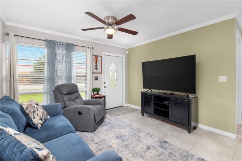 Casa en venta en Fort Myers, Florida, 3 dormitorios, 97.55 m2 № 1924151 - foto 4