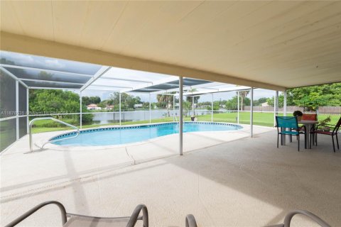 Casa en venta en Fort Myers, Florida, 3 dormitorios, 97.55 m2 № 1924151 - foto 19