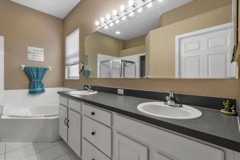 Casa en venta en Lakewood Ranch, Florida, 3 dormitorios, 188.96 m2 № 1832717 - foto 25