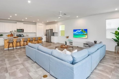 Casa en venta en Kissimmee, Florida, 9 dormitorios, 405.33 m2 № 1548981 - foto 7