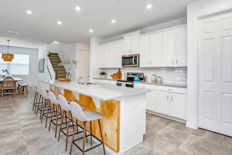 Casa en venta en Kissimmee, Florida, 9 dormitorios, 405.33 m2 № 1548981 - foto 6
