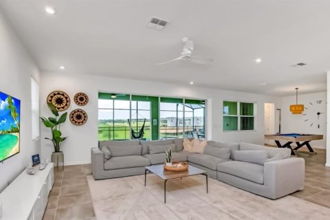 Casa en venta en Kissimmee, Florida, 9 dormitorios, 405.33 m2 № 1548981 - foto 4