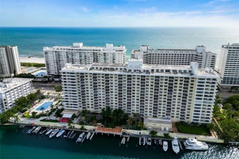 Condominio en Miami Beach, Florida, 2 dormitorios  № 2030710