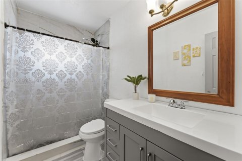 House in Miami Gardens, Florida 4 bedrooms, 147.53 sq.m. № 2074360 - photo 22