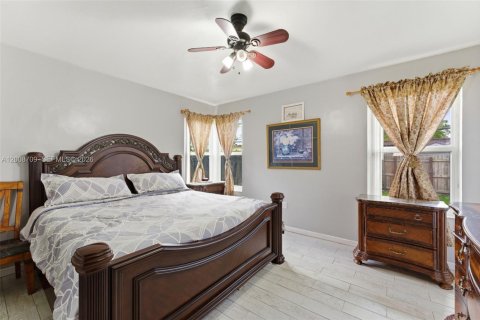 House in Miami Gardens, Florida 4 bedrooms, 147.53 sq.m. № 2074360 - photo 15