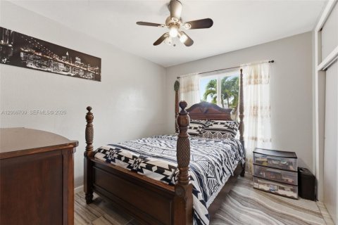 House in Miami Gardens, Florida 4 bedrooms, 147.53 sq.m. № 2074360 - photo 18