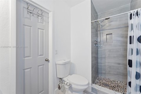 House in Miami Gardens, Florida 4 bedrooms, 147.53 sq.m. № 2074360 - photo 17