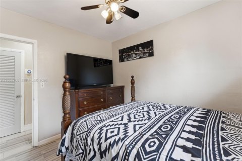 House in Miami Gardens, Florida 4 bedrooms, 147.53 sq.m. № 2074360 - photo 19
