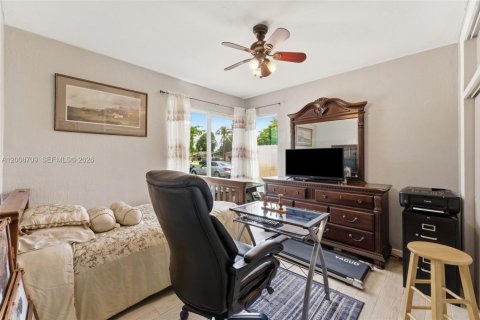 House in Miami Gardens, Florida 4 bedrooms, 147.53 sq.m. № 2074360 - photo 12