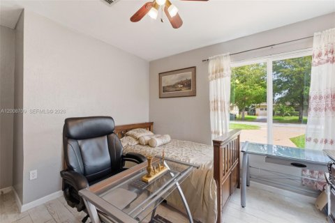 House in Miami Gardens, Florida 4 bedrooms, 147.53 sq.m. № 2074360 - photo 13