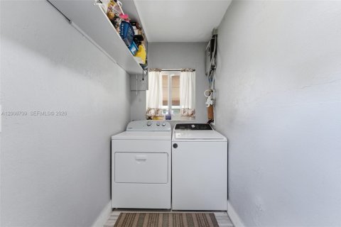 House in Miami Gardens, Florida 4 bedrooms, 147.53 sq.m. № 2074360 - photo 23