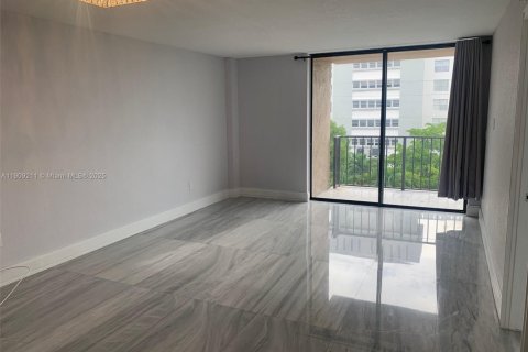 Copropriété à louer à North Miami Beach, Floride: 1 chambre, 67.08 m2 № 1965129 - photo 6