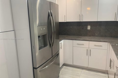 Copropriété à louer à North Miami Beach, Floride: 1 chambre, 67.08 m2 № 1965129 - photo 3