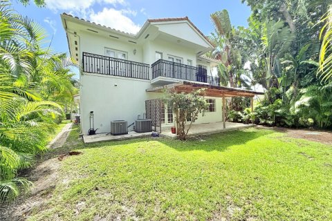 House in Coral Gables, Florida 4 bedrooms, 228.26 sq.m. № 1827617 - photo 16