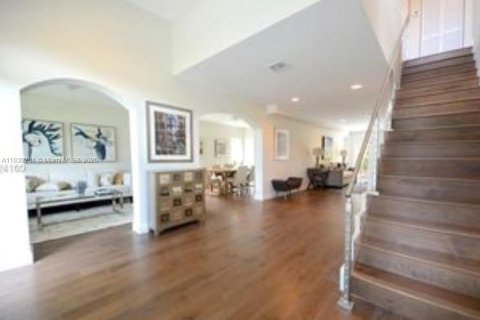 House in Coral Gables, Florida 4 bedrooms, 228.26 sq.m. № 1827617 - photo 1