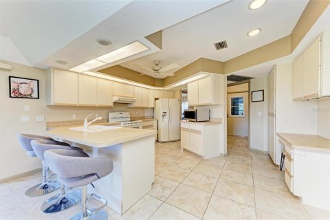 House in Punta Gorda, Florida 3 bedrooms, 188.59 sq.m. № 1902512 - photo 11
