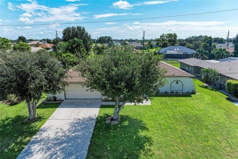 House in Punta Gorda, Florida 3 bedrooms, 188.59 sq.m. № 1902512 - photo 4