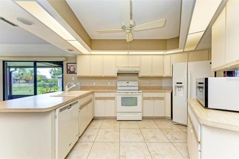 House in Punta Gorda, Florida 3 bedrooms, 188.59 sq.m. № 1902512 - photo 14