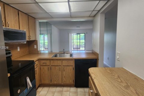 Condo in Miami, Florida, 2 bedrooms  № 2045153 - photo 16