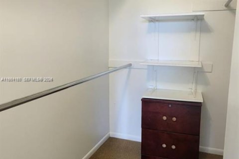 Condo in Miami, Florida, 2 bedrooms  № 2045153 - photo 14