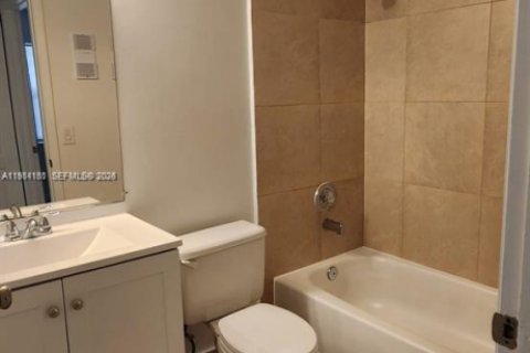 Condo in Miami, Florida, 2 bedrooms  № 2045153 - photo 9