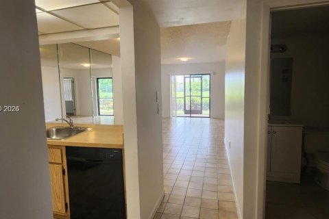 Condo in Miami, Florida, 2 bedrooms  № 2045153 - photo 8