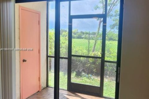 Condo in Miami, Florida, 2 bedrooms  № 2045153 - photo 11