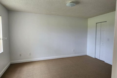 Condo in Miami, Florida, 2 bedrooms  № 2045153 - photo 15