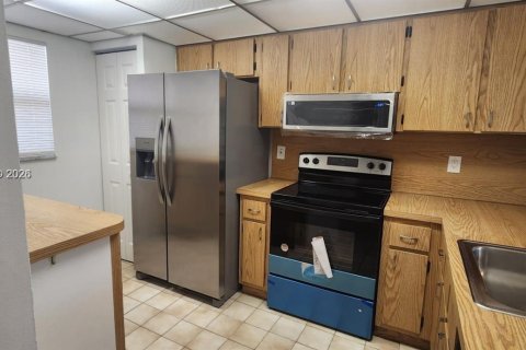 Condo in Miami, Florida, 2 bedrooms  № 2045153 - photo 5