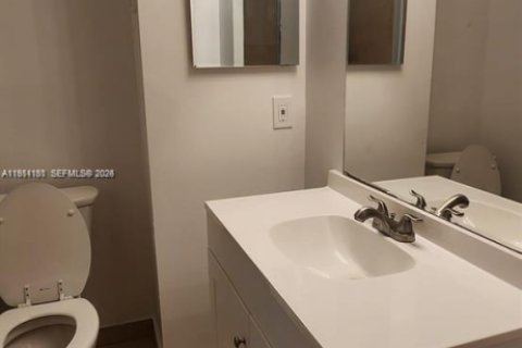 Condo in Miami, Florida, 2 bedrooms  № 2045153 - photo 13