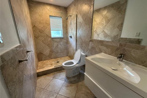 Villa ou maison à louer à Fort Lauderdale, Floride: 1 chambre, 60.39 m2 № 1990337 - photo 4